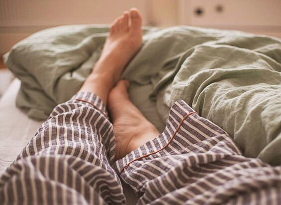 Stylově a v pohodlí: Pyžamový dress code pro lednový víkend